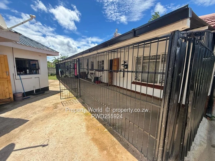 3 Bedroom House To Let In Braeside