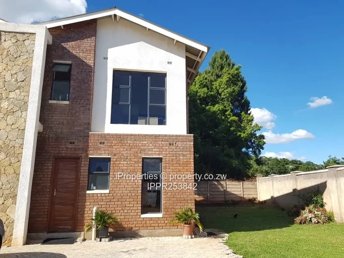 Lovely Townhouses in Courtyard Place, Helensvale, Harare North:
