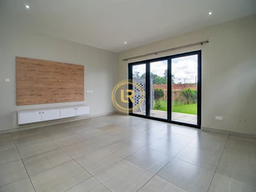 3 Bedroom Flat & Apartment