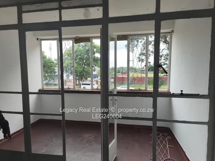 Contemporary 3 Bedroom Flat With Lounge And Kitchen – Northern Heights