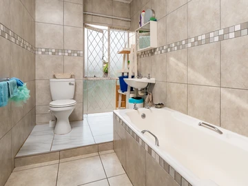 3 Bedroom Flat & Apartment