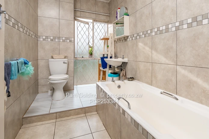 Charming 3 Bedroom Duplex Townhouse in Avondale  (Sole Mandate)