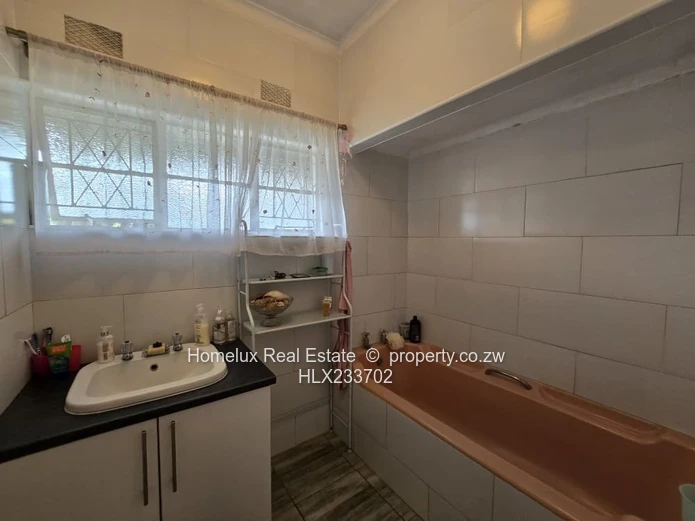 Elegant Eastlea 5-Bedroom Family Home with Separate Cottage |