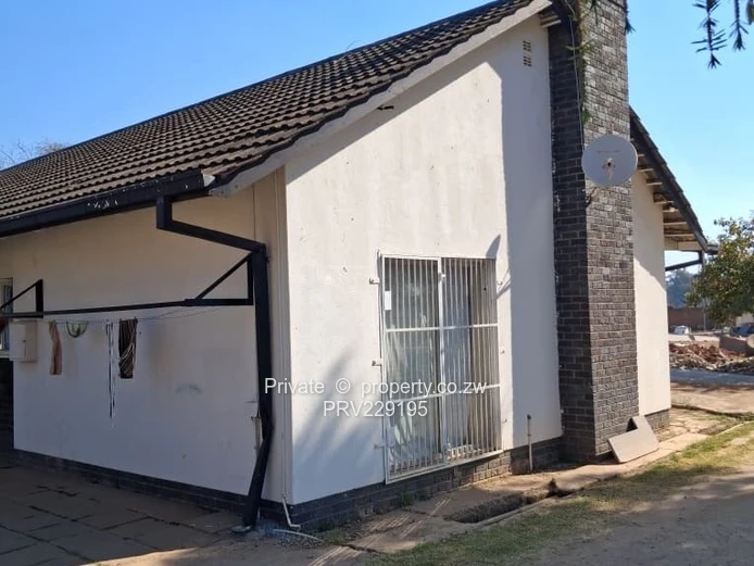 2 bed unit for rent in a secure complex in Marlborough, own entrance, 