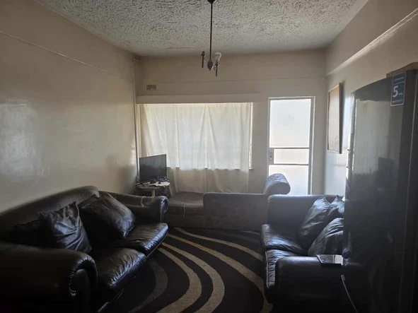 2 Bedroom Flat & Apartment