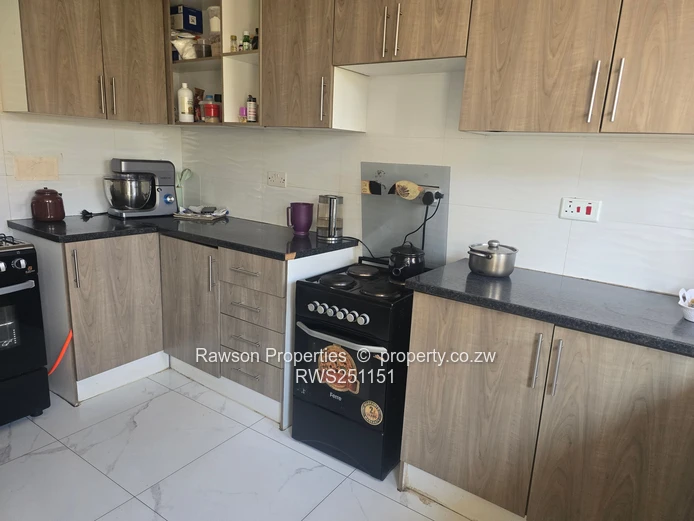 Gated 5-Bed Home with Modern Kitchen in Damofalls