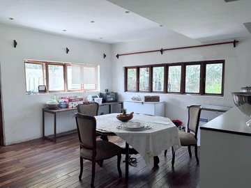 6 Bedroom House