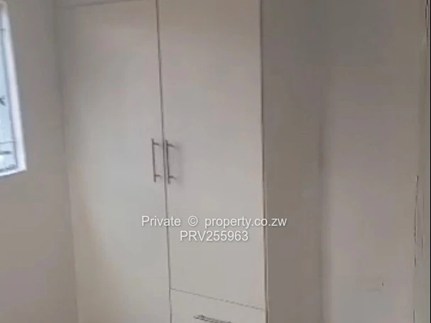 2 Bedrooms Cottage available for rent in Zimre Park