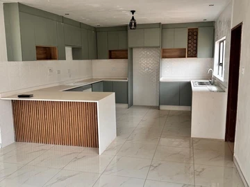 3 Bedroom Flat & Apartment