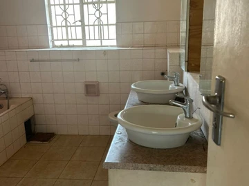 3 Bedroom Flat & Apartment