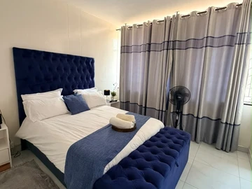 2 Bedroom Flat & Apartment