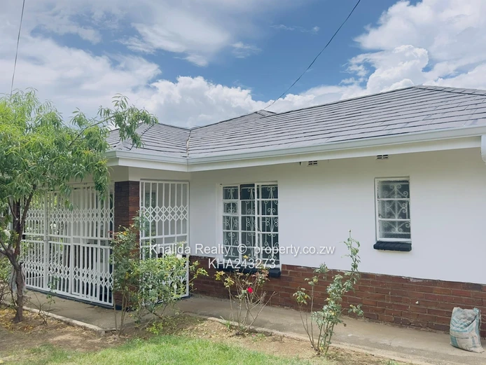 Modern 4-Bedroom House Plus 2 bed cottage For Rent in Mabelreign