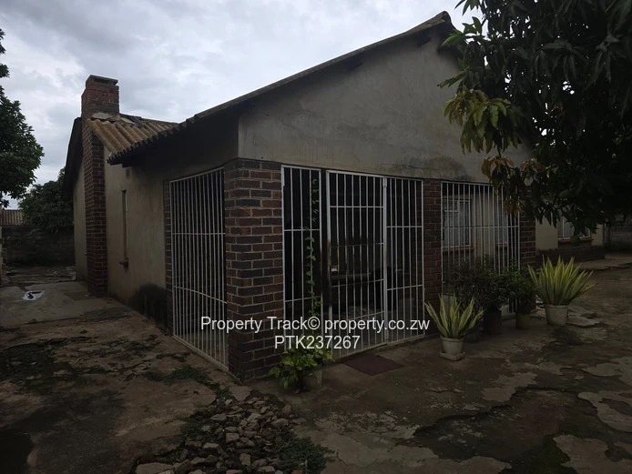 Family home on double stand - 620sqm