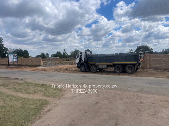 Greendale 530 m² Stand — Main Road Frontage, Municipal Water & Sewer