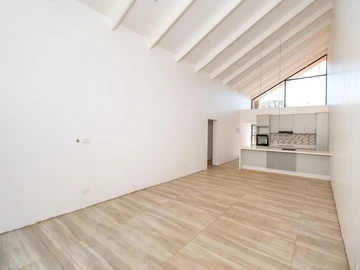 2 Bedroom Flat & Apartment