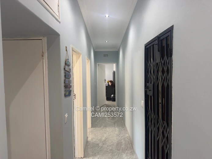 Spacious 3-bed Sunridge Home with Flatlet & Verandah