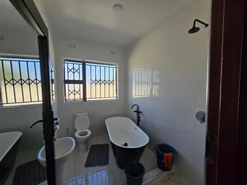 5 Bedroom Flat & Apartment