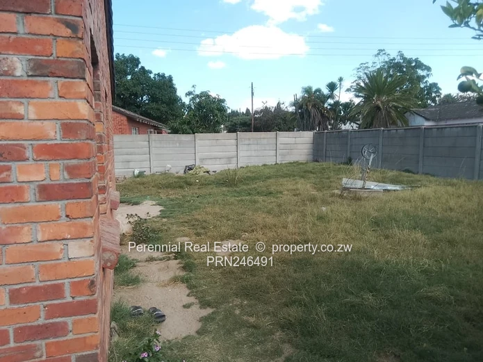 Red Brick 3-Bed Home with Spacious Walled Yard - Msasa Park