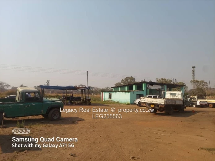 Amaveni Kwekwe Commercial Yard: 2,142m² Workshop & Garage