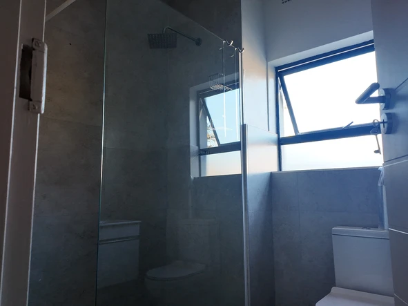 2 Bedroom Flat & Apartment