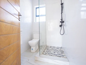 4 Bedroom Flat & Apartment