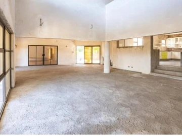 6 Bedroom House