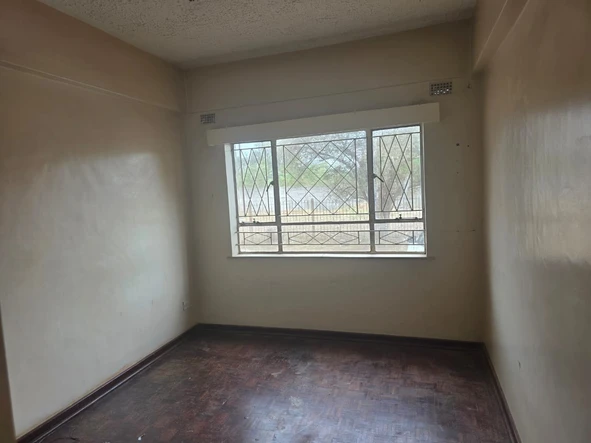 2 Bedroom Flat & Apartment