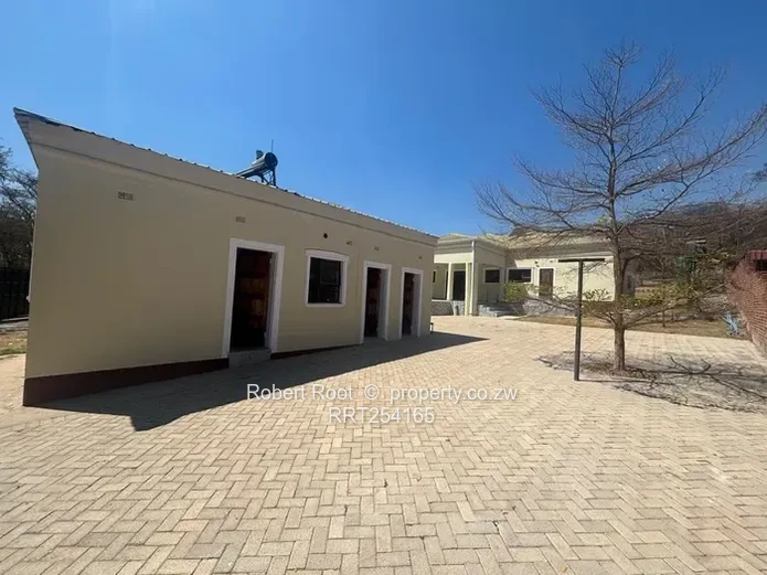 6 Offices to let 