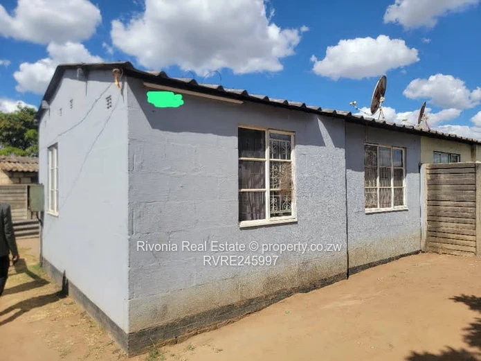 Cosy 2-Bed Home with walled Yard in Glen Norah