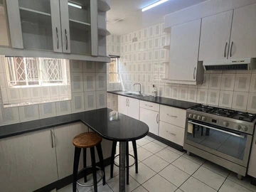 3 Bedroom Flat & Apartment