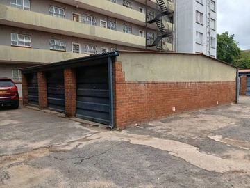 3 Bedroom Flat & Apartment