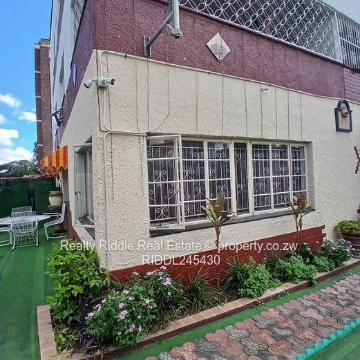 Luxury Garden flat for sale in Harare CBD. (Sole Mandate)