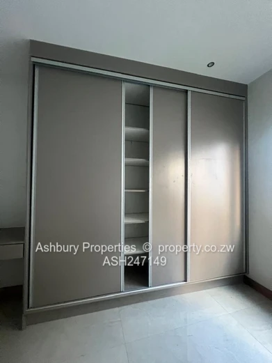 Bright 4-Bed Monavale Flat — Tiled, Fitted Kitchen, 24hr Security