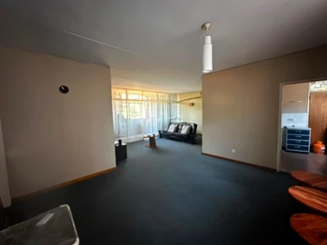 2 Bedroom Flat & Apartment