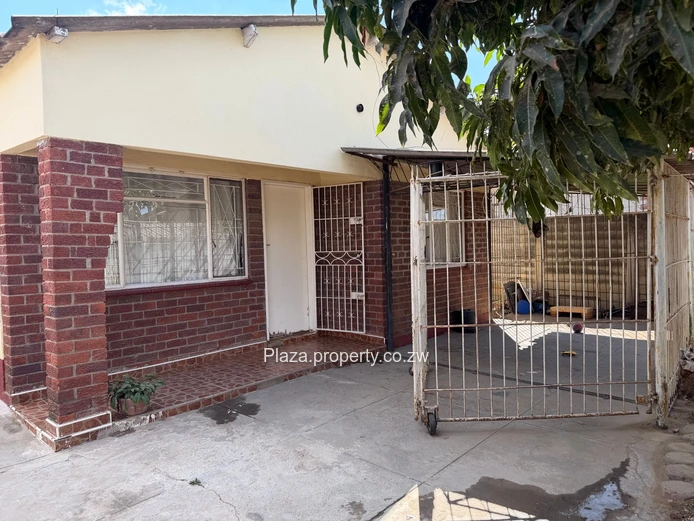 Zengeza, Chitungwiza: 3-Bed Brick Home — Walled & Carport (Sole Mandate)