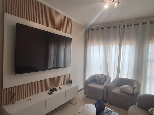2 Bedroom Flat & Apartment