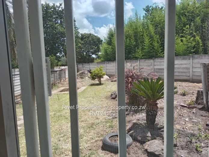 Dolphin Court Garden Flat To Let