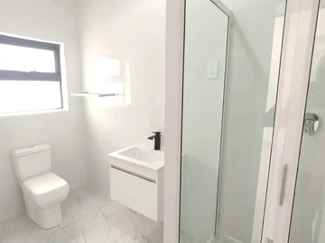 3 Bedroom Flat & Apartment