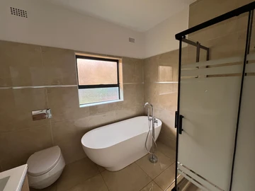 3 Bedroom Flat & Apartment