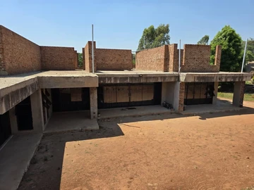 6 Bedroom House