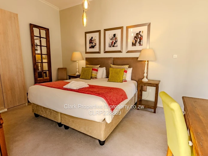 Elegant 5 Bedroom Guest Lodge/Family Retreat.