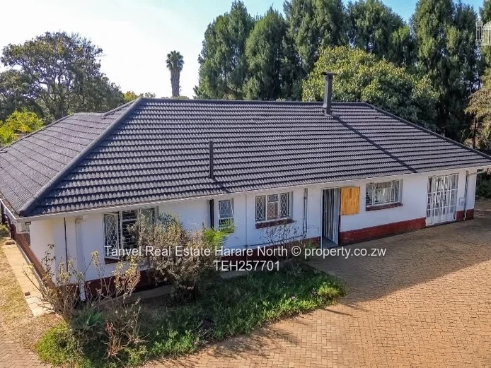 Captivating & Spuse to let with 3 bedrooms,main ensuite,lounge,dining, modern fitted kitchen,Solar 