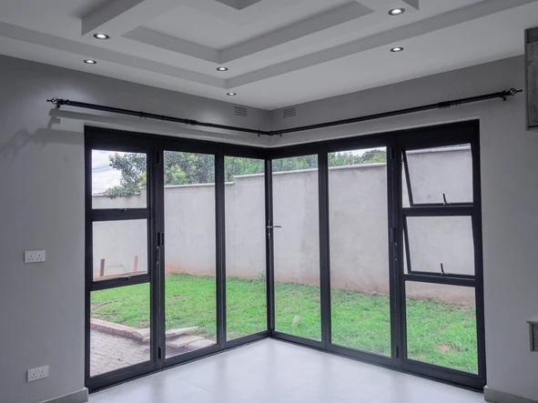 4 Bedroom Flat & Apartment