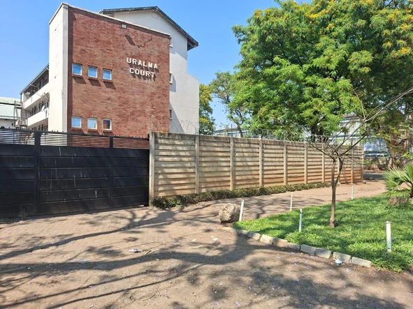2 Bedroom Flat & Apartment