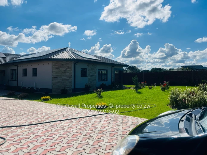 4 beds house to rent  in Sunway city