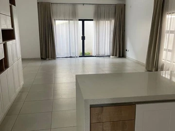 3 Bedroom Flat & Apartment