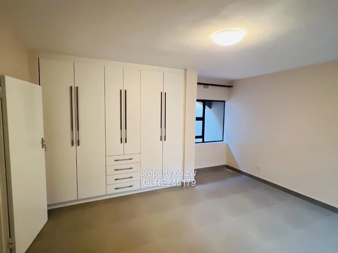 Modern 4-Bed Bluff Hill House with Borehole & Driveway