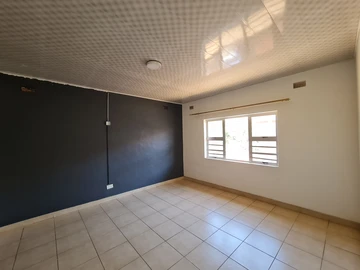 3 Bedroom Flat & Apartment