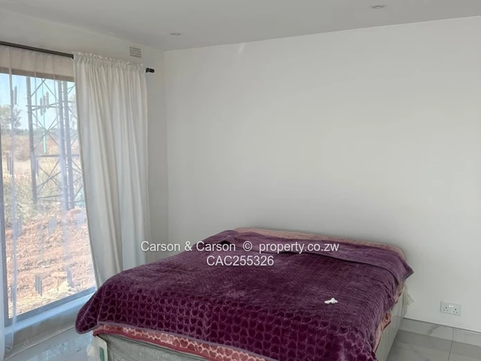 588m² Pomona Stand — Cottage, Tarred Roads & Water