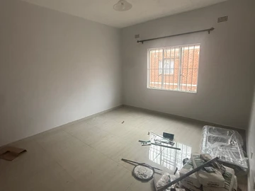 2 Bedroom Flat & Apartment